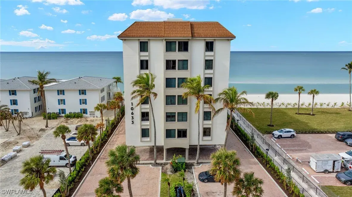 Picture of 10633 Gulf Shore Dr 3S, Naples, FL 34108
