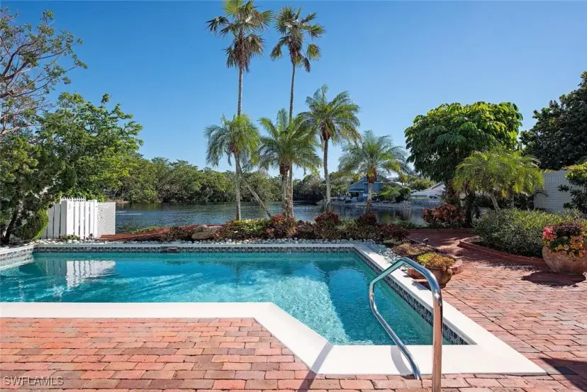 Picture of 656 Bridgeway Ln, Naples FL 34108