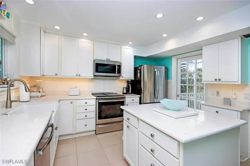 Picture of 254 Daniel Dr, Sanibel FL 33957