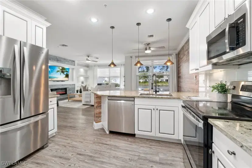 Picture of 1330 Mariposa Cir 103, Naples FL 34105