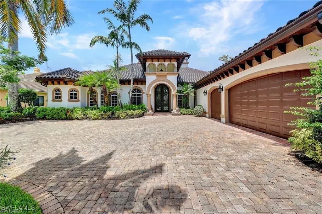 Picture of 2743 Olde Cypress Dr, Naples, FL 34119