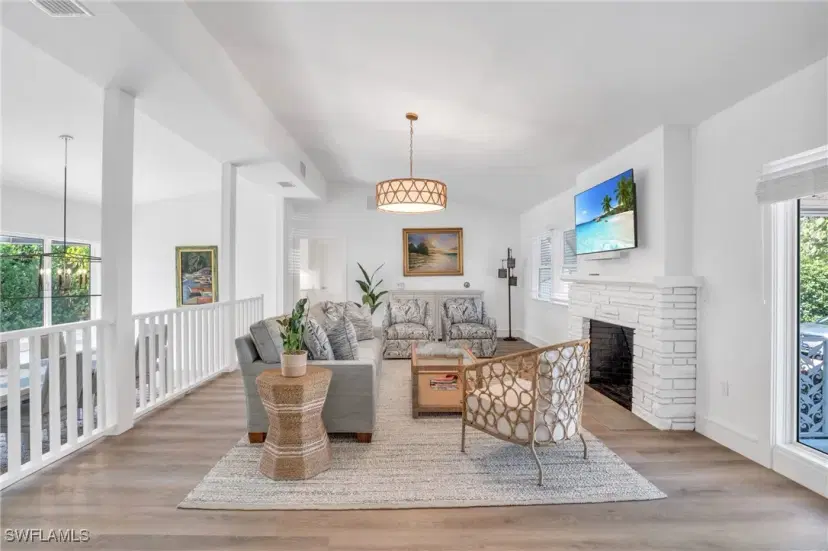 Picture of 617 Gulf Shore Blvd N, Naples FL 34102