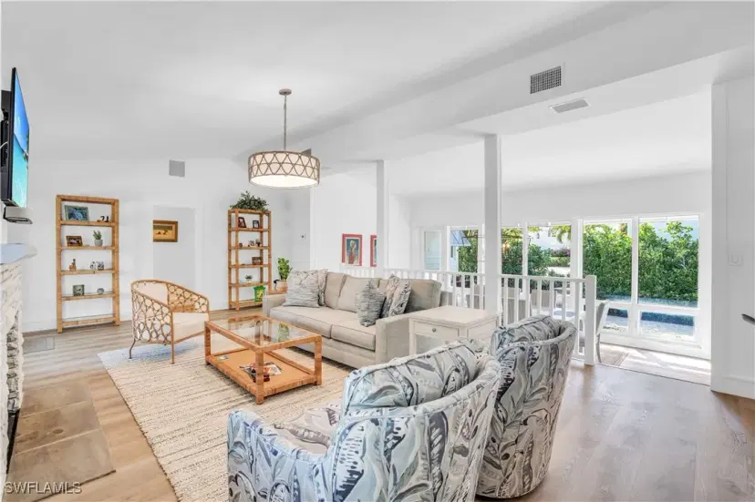 Picture of 617 Gulf Shore Blvd N, Naples FL 34102