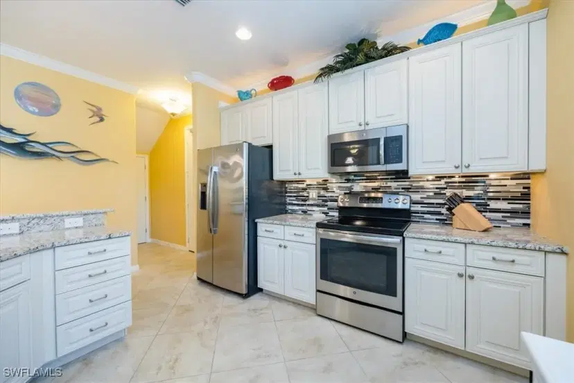 Picture of 9070 Albion Ln N 5801, Naples FL 34113