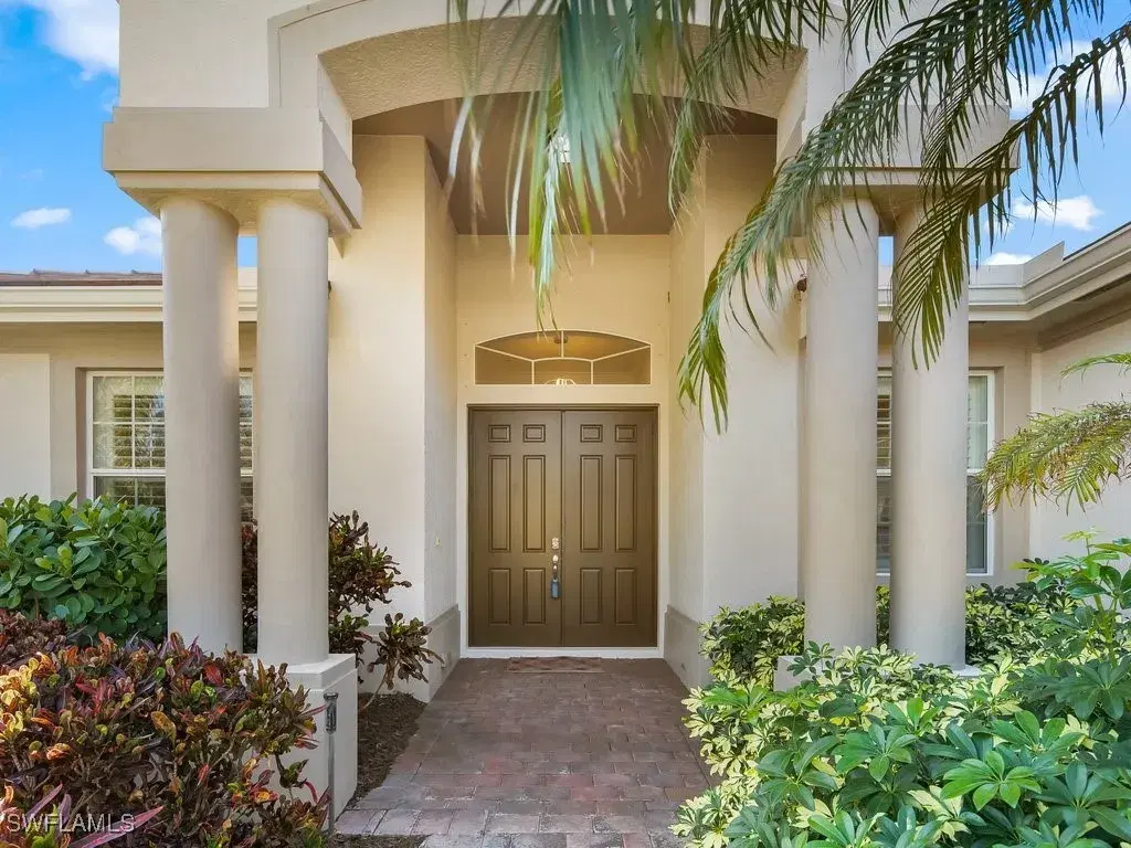 Picture of 442 Saddlebrook Ln, Naples, FL 34110