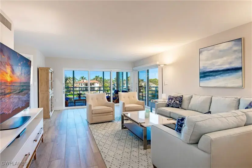 Picture of 255 Park Shore Dr 3-332, Naples FL 34103