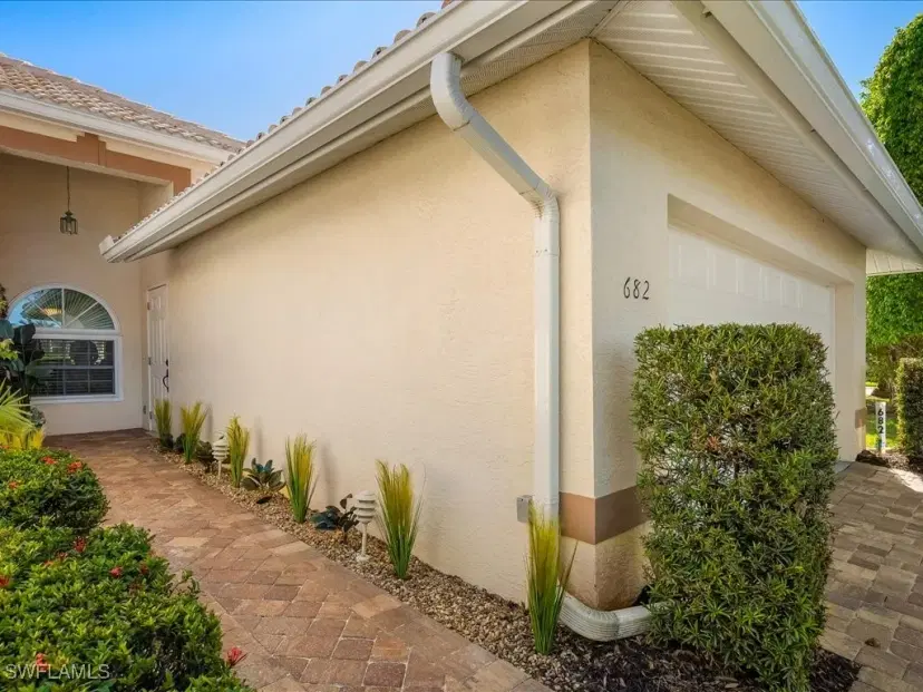 Picture of 682 Wiggins Bay Dr, Naples FL 34110