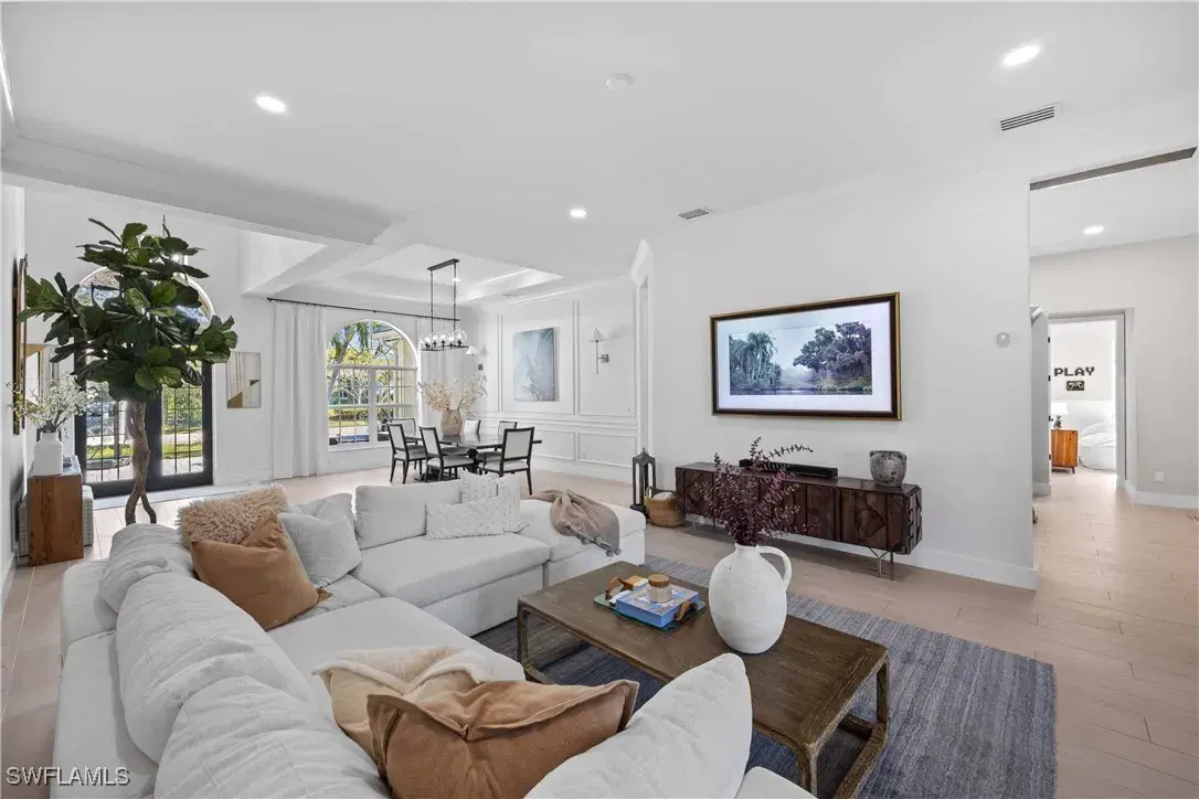 Picture of 335 Cypress Way W, Naples, FL 34110