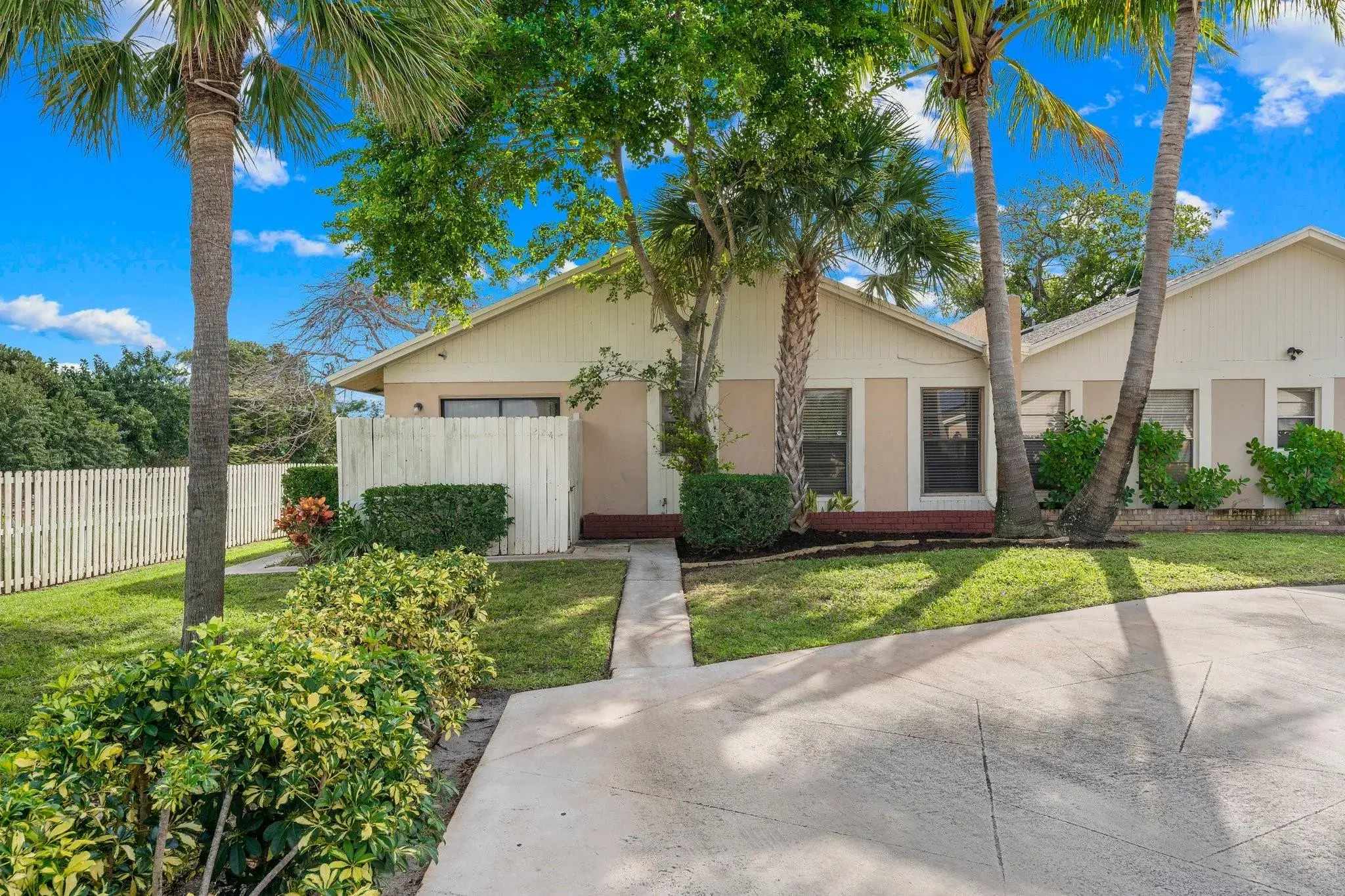 Picture of 224 SE 1St Cir 19A, Boynton Beach, FL 33435