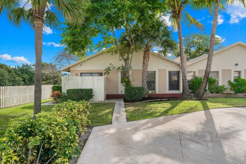 Picture of 224 SE 1St Cir 19A, Boynton Beach FL 33435