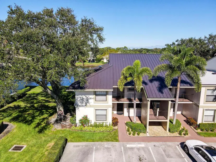 Picture of 6944 Briarlake Circle 101, Palm Beach Gardens FL 33418