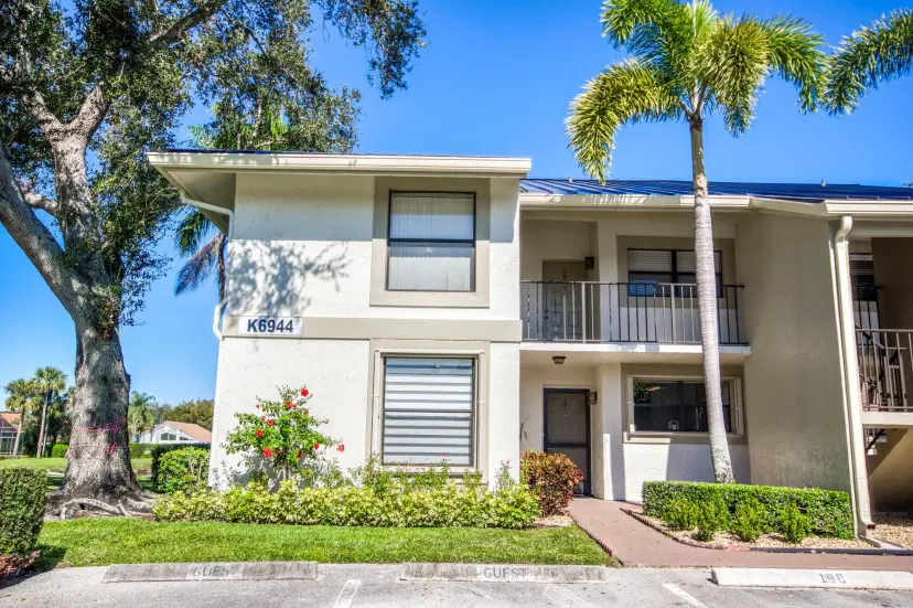 Picture of 6944 Briarlake Circle 101, Palm Beach Gardens FL 33418