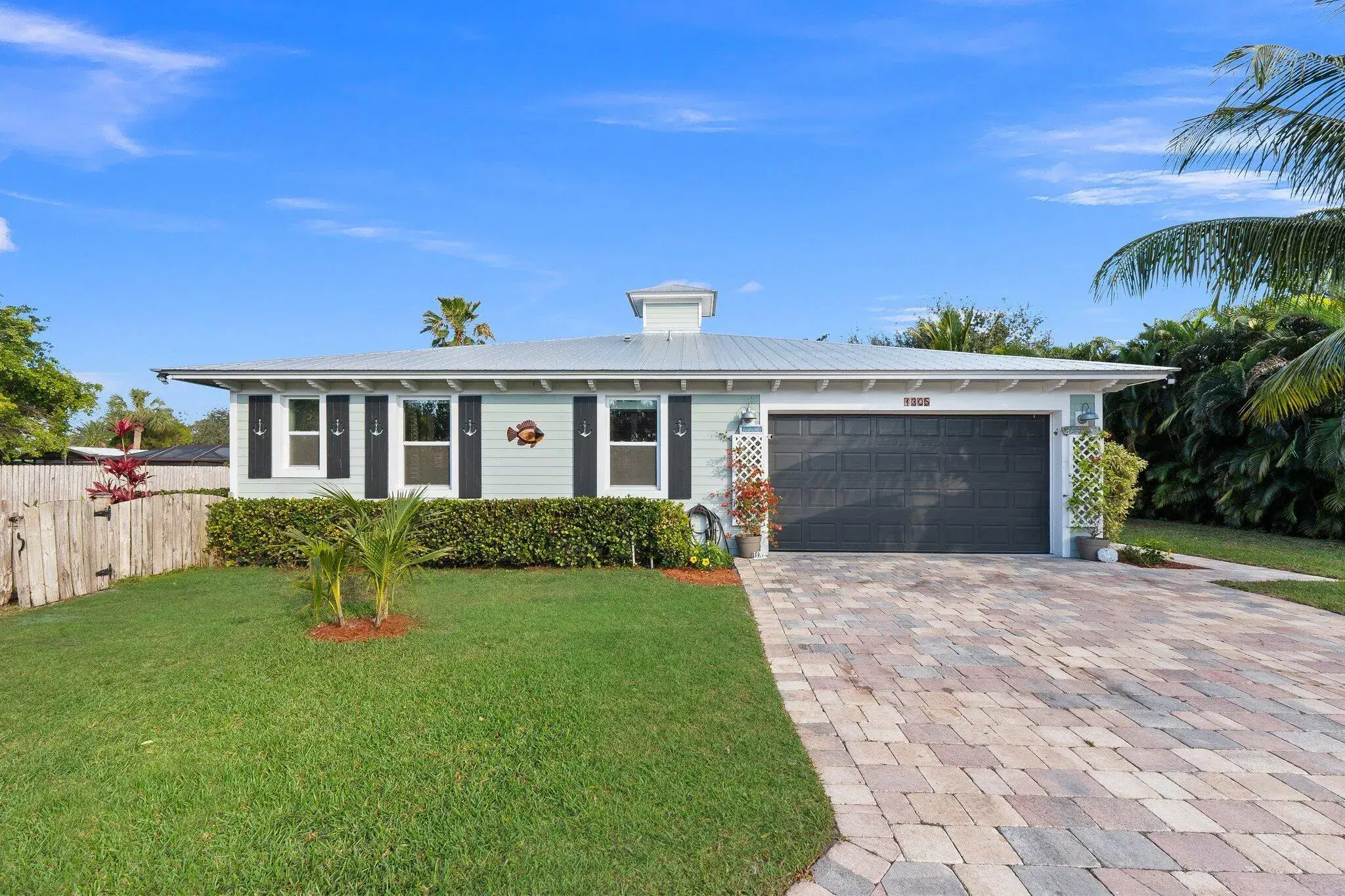 Picture of 1305 SE Sea Oat Lane, Stuart, FL 34996