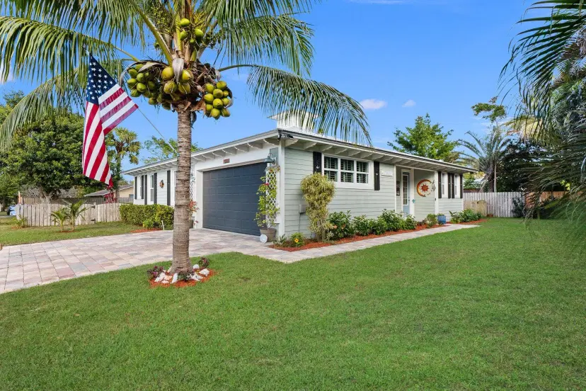 Picture of 1305 SE Sea Oat Lane, Stuart FL 34996