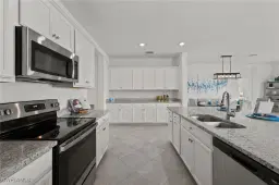 Picture of 3901 E Hampton Cir, Alva, FL 33920