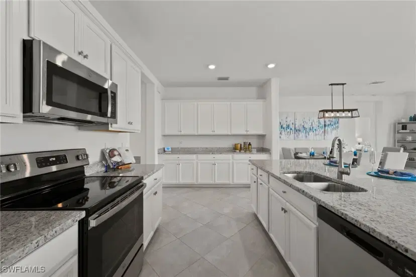 Picture of 3901 E Hampton Cir, Alva FL 33920