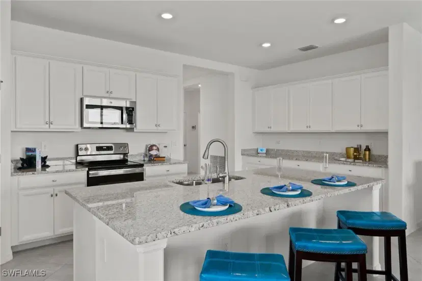 Picture of 3901 E Hampton Cir, Alva FL 33920