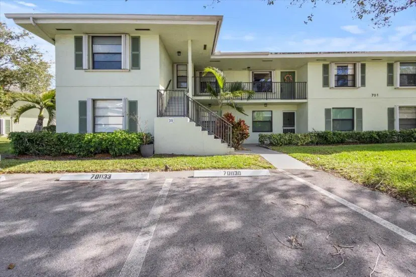 Picture of 701 Sabal Ridge Circle F, Palm Beach Gardens FL 33418