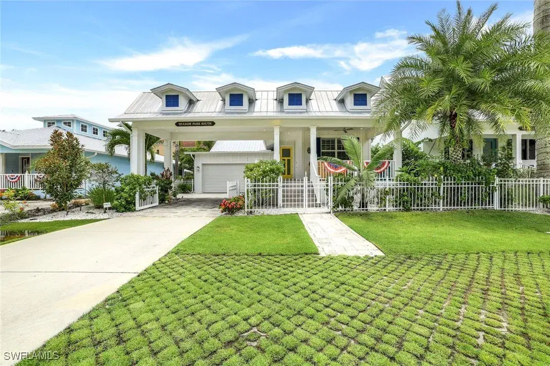 Picture of 158 Jeepers Dr, Naples, FL 34112