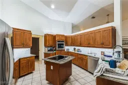 Picture of 250 SE 9Th Ter, Cape Coral, FL 33990
