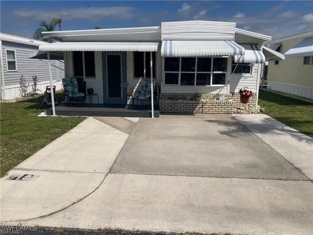 Picture of 18 Fountain View Blvd, North Fort Myers, FL 33903