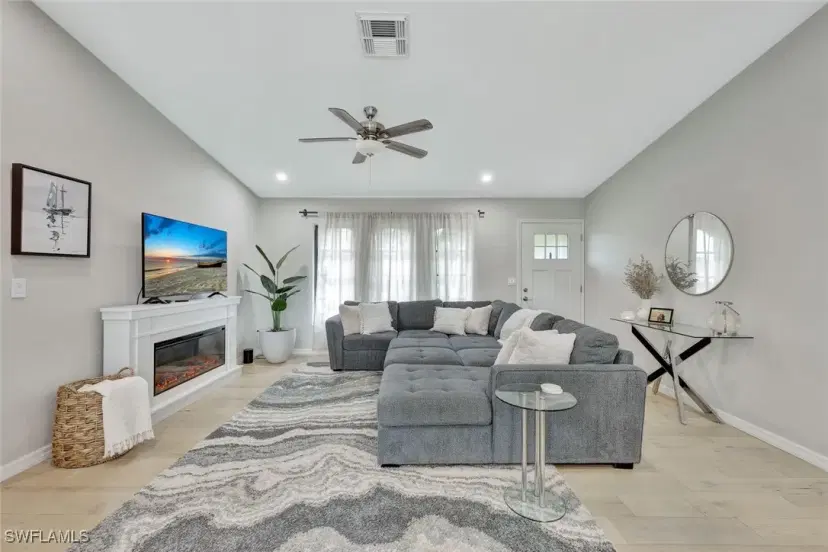 Picture of 131 SE 7Th Pl, Cape Coral FL 33990