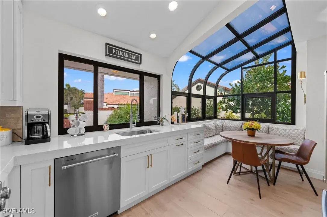 Picture of 585 Bay Villas Ln 88, Naples, FL 34108