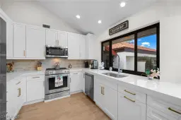 Picture of 585 Bay Villas Ln 88, Naples, FL 34108