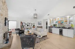 Picture of 585 Bay Villas Ln 88, Naples, FL 34108