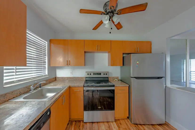 Picture of 7891 Sunrise Lakes Dr 304, Sunrise FL 33322