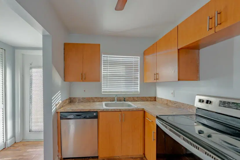Picture of 7891 Sunrise Lakes Dr 304, Sunrise FL 33322