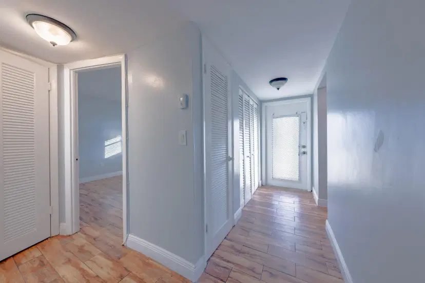 Picture of 7891 Sunrise Lakes Dr 304, Sunrise FL 33322