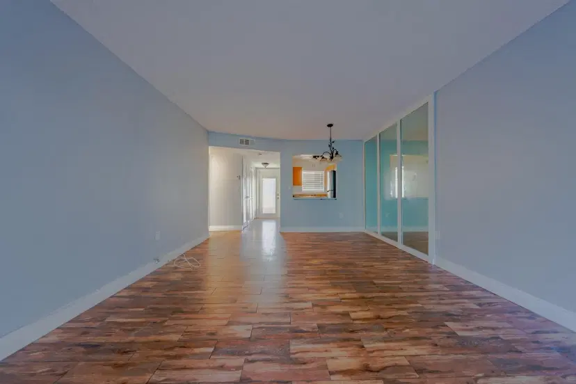 Picture of 7891 Sunrise Lakes Dr 304, Sunrise FL 33322