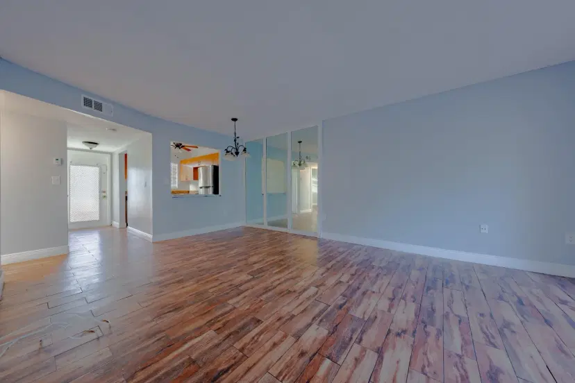 Picture of 7891 Sunrise Lakes Dr 304, Sunrise FL 33322