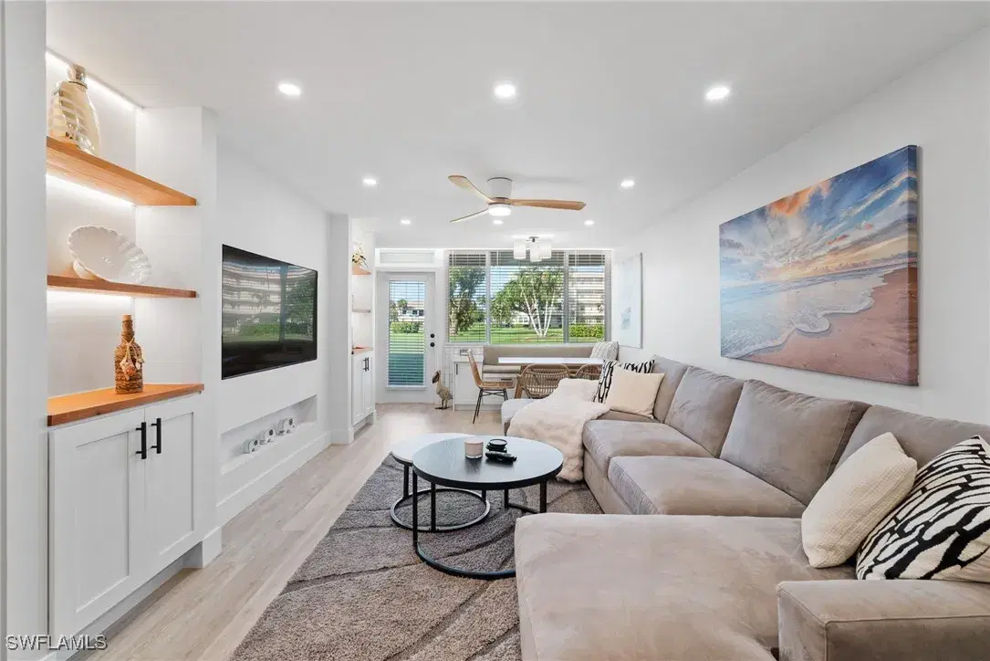 Picture of 1624 Pine Valley Dr 103, Fort Myers, FL 33907
