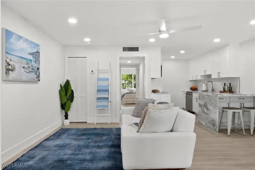 Picture of 342 Harbour Dr, Naples FL 34103