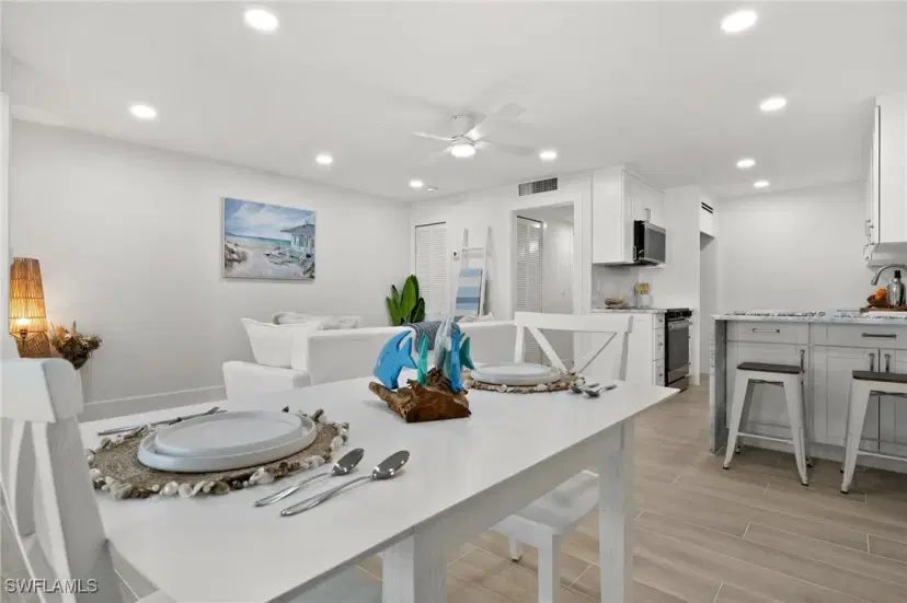 Picture of 342 Harbour Dr, Naples FL 34103