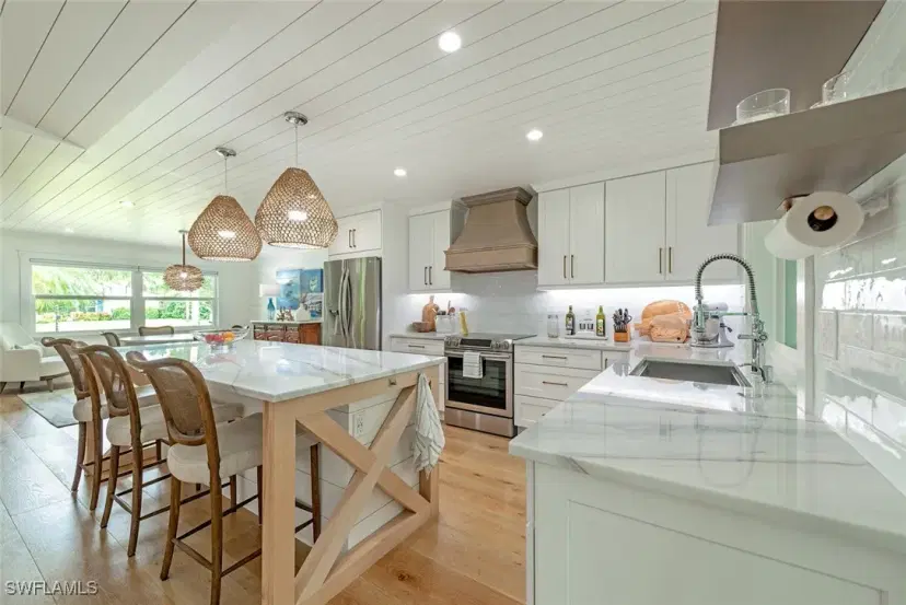Picture of 9611 Litchfield Ln, Naples FL 34109
