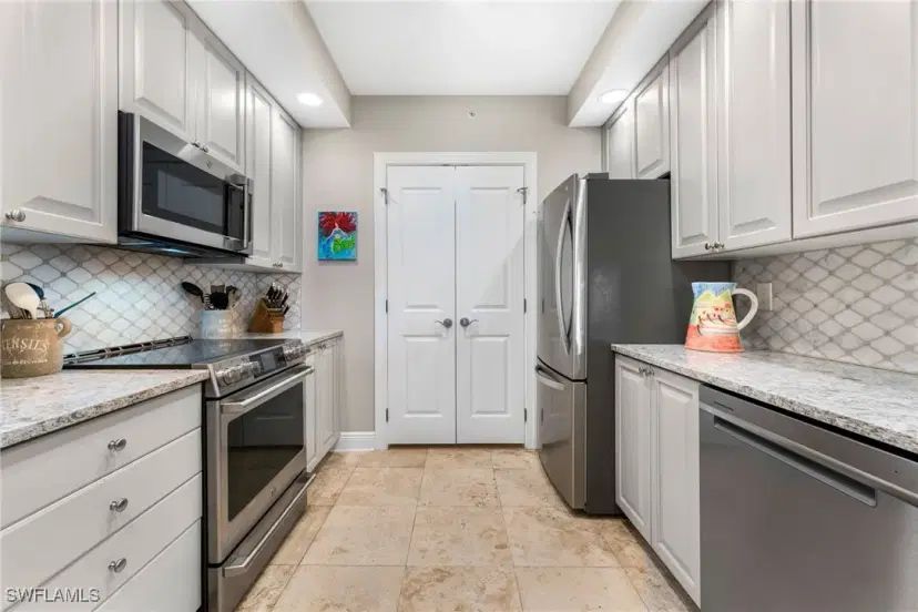 Picture of 2825 Palm Beach Blvd 301, Fort Myers FL 33916
