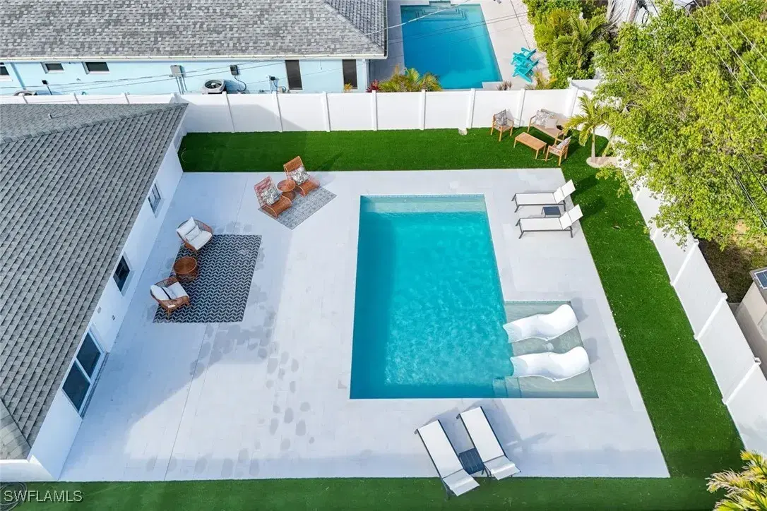 Picture of 639 98Th Ave N, Naples, FL 34108