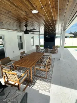 Picture of 639 98Th Ave N, Naples, FL 34108