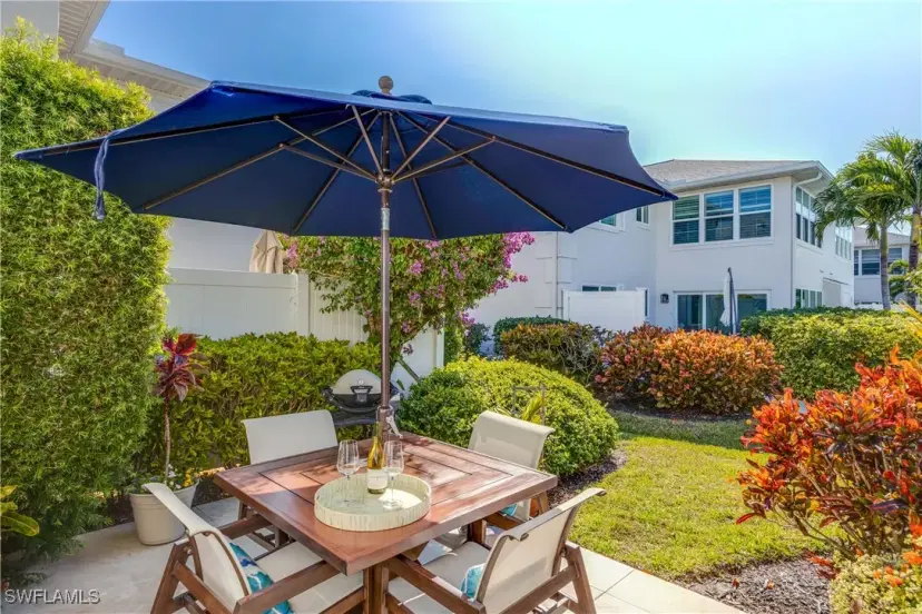 Picture of 731 Neapolitan Way 731, Naples FL 34103