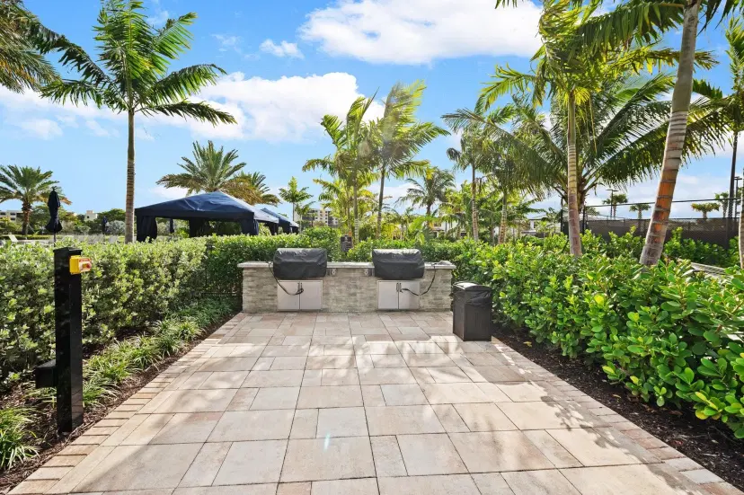 Picture of 2801 Oak Tree Dr, Fort Lauderdale FL 33309