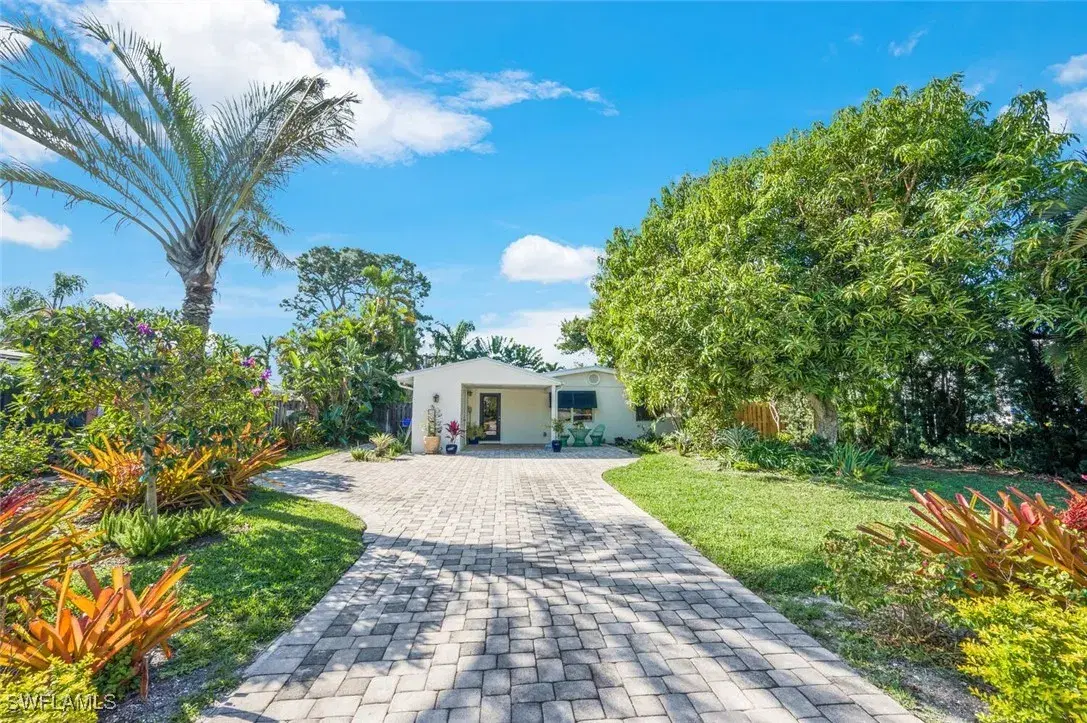 Picture of 1034 6Th Ln N, Naples, FL 34102