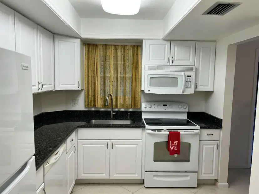Picture of 18081 SE Country Club Drive 7-69, Jupiter FL 33469