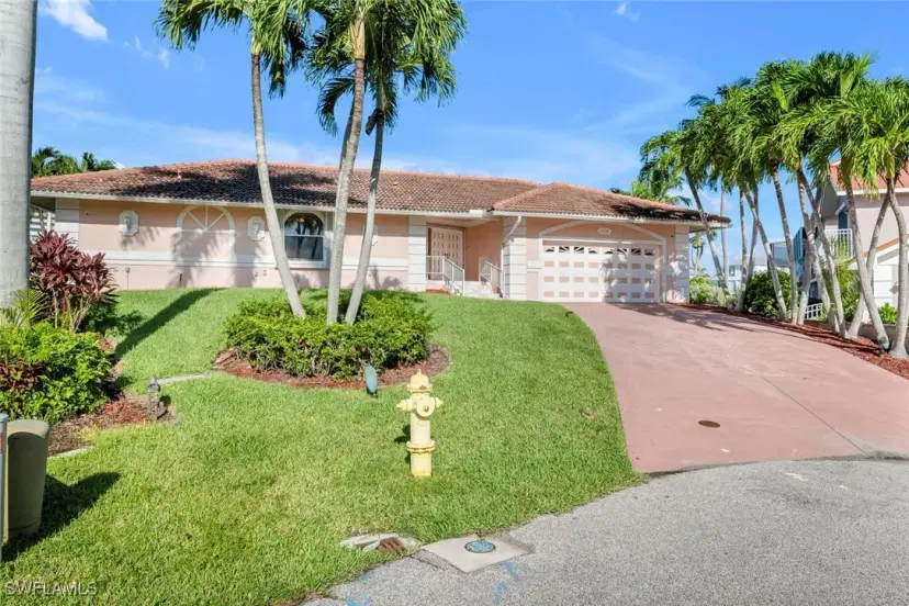Picture of 214 Trade Winds Ave, Naples FL 34108