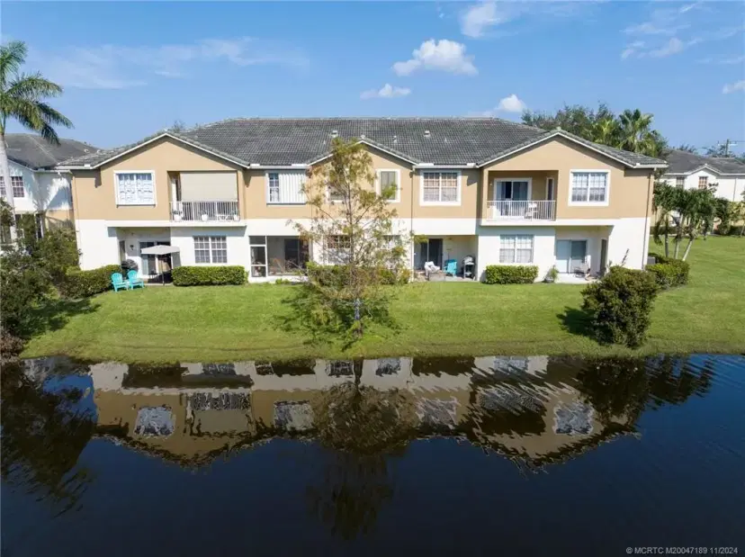 Picture of 1560 SE Hampshire Way 104, Stuart FL 34994