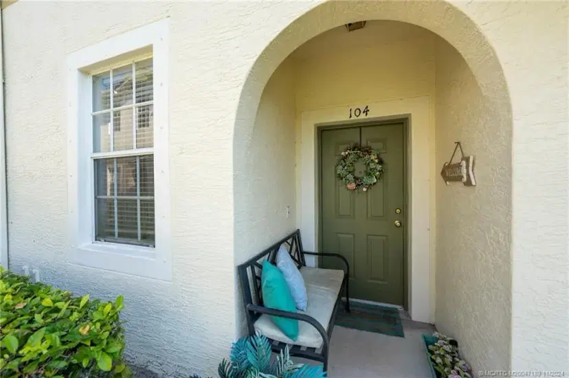Picture of 1560 SE Hampshire Way 104, Stuart FL 34994
