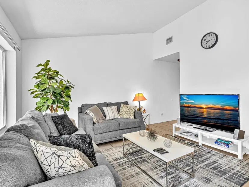 Picture of 815 W Boynton Beach Blvd 6-202, Boynton Beach FL 33426