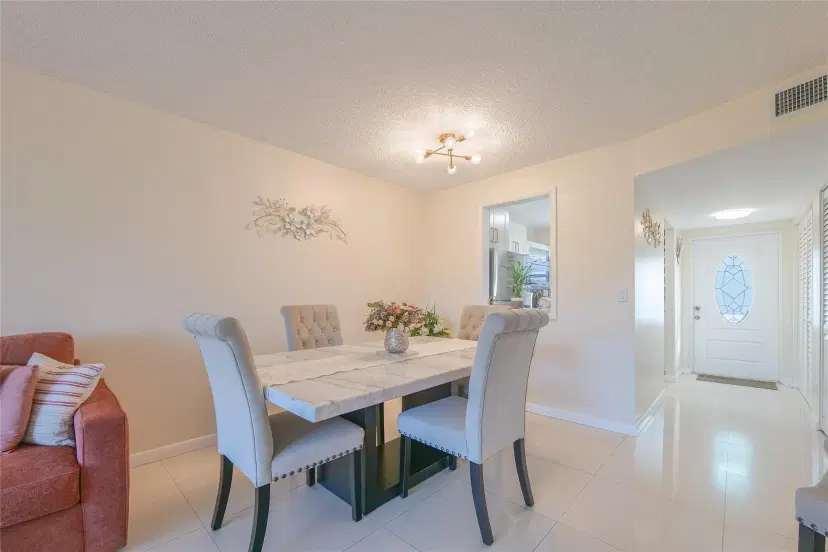 Picture of 9181 Sunrise Lakes Blvd 303, Sunrise FL 33322